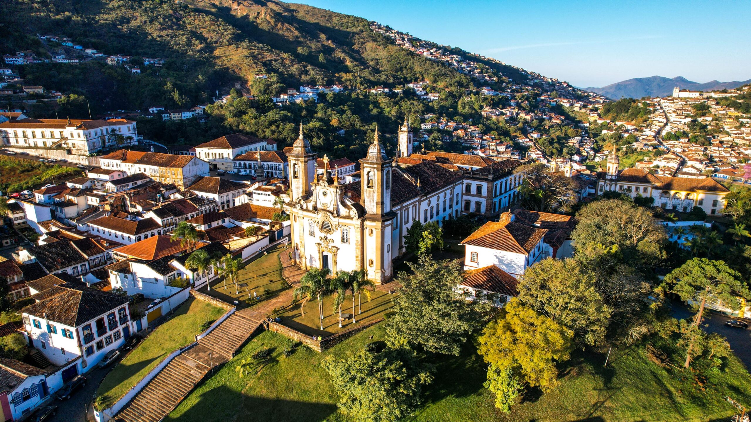 Minas Gerais lidera crescimento do turismo no Brasil e fatura R$ 34 bilhões com atividade em 2023