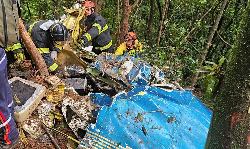 Avião de pequeno porte cai e deixa duas pessoas mortas no ABC Paulista