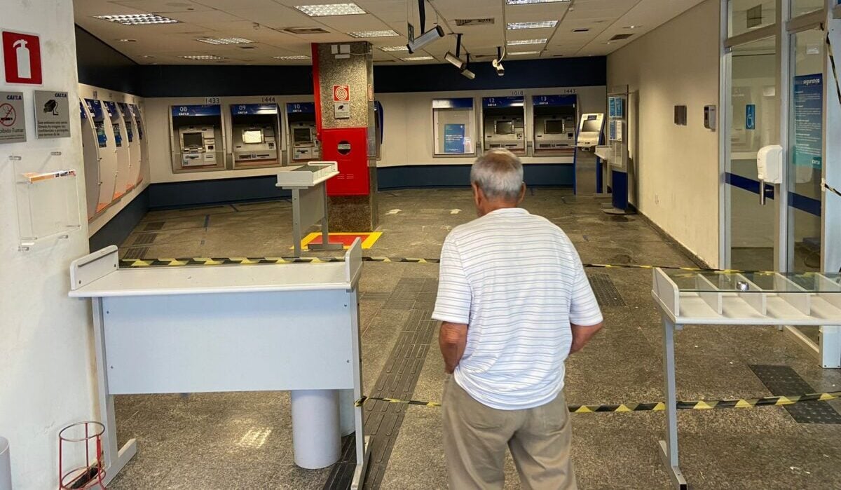 Por prevenção, Defesa Civil interdita área dos terminais eletrônicos de agência da Caixa em Itabira