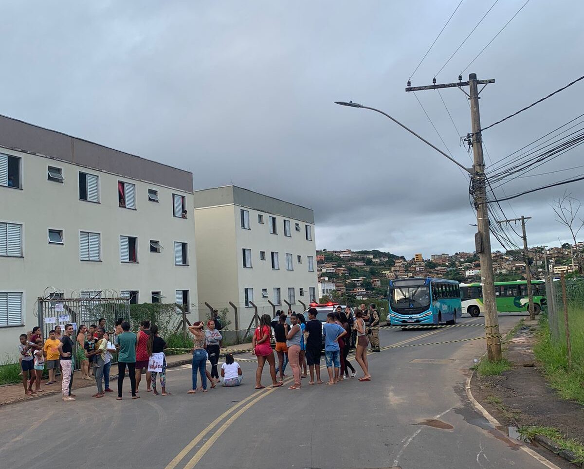Empreiteira emite nota oficial sobre problemas no Residencial Fênix, em Itabira