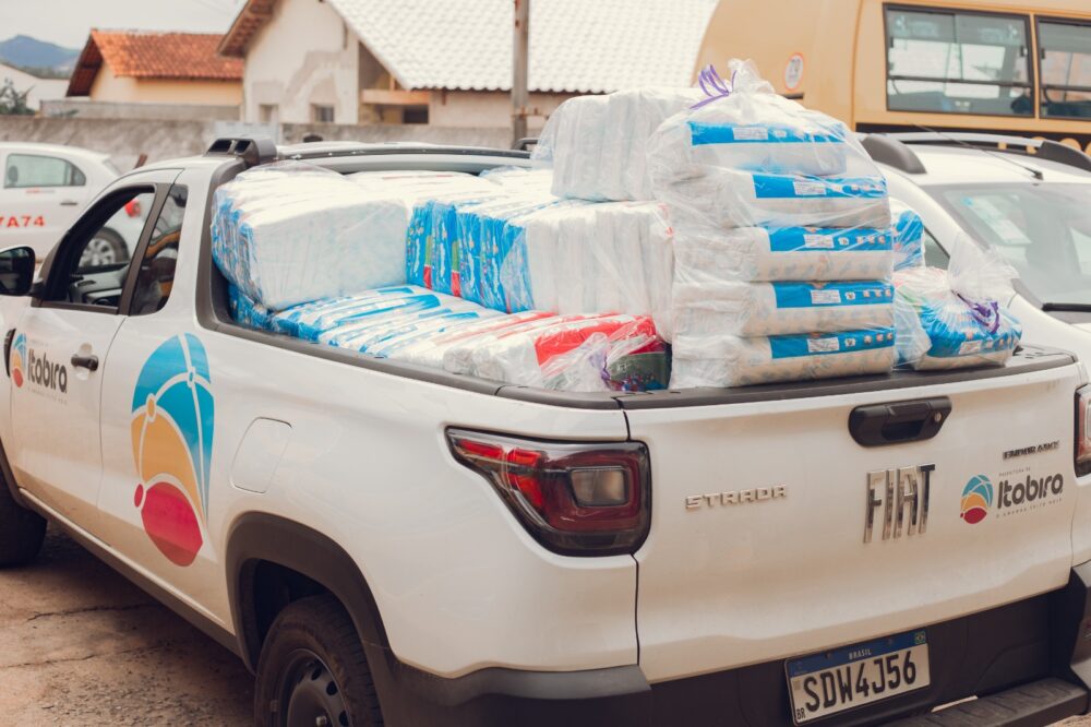 PEM entrega mais de 18 mil fraldas descartáveis para a Secretaria de Educação de Itabira