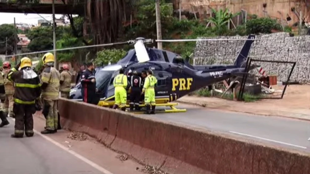 Helicóptero que resgatava vítima de acidente no Anel Rodoviário cai em BH