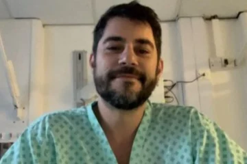 Evaristo Costa atualiza estado de saúde após complicações da doença de Crohn