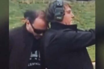 Carlos Bolsonaro posta vídeo em apoio ao pai, após operação da PF