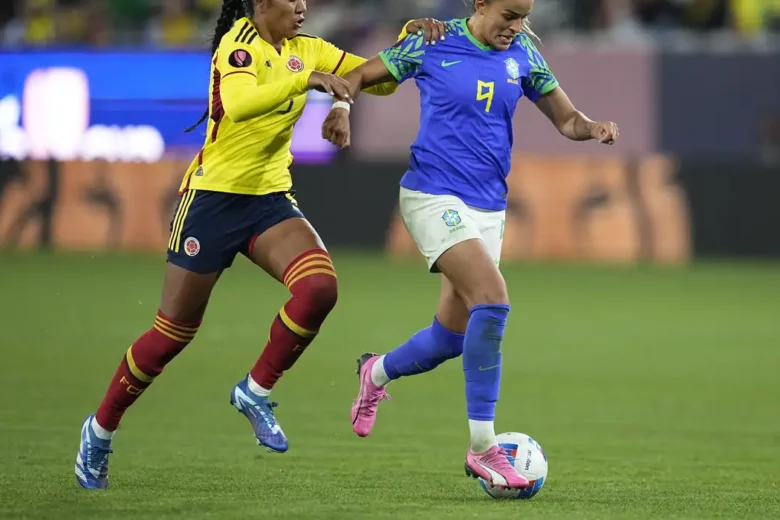 Seleção feminina de futebol vence e se classifica na Copa Ouro