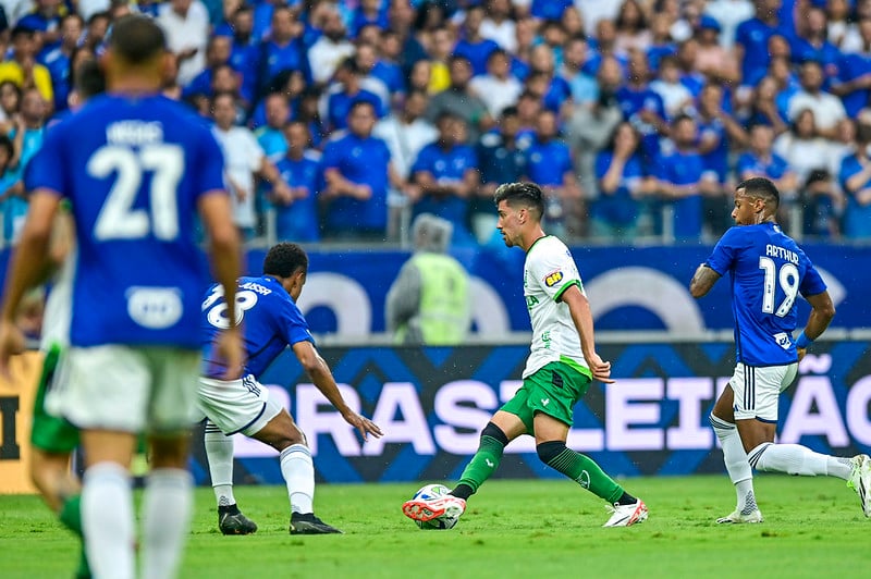 Clássico dos invictos: Cruzeiro e América se enfrentam em busca da melhor campanha no Mineiro