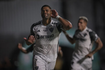 Hulk faz dois e dá resposta dentro de campo para prefeito de São João del-Rei