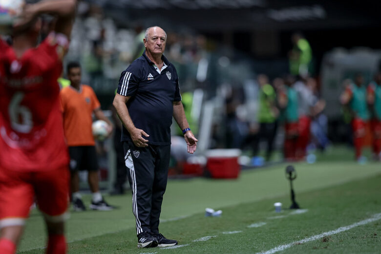 “Se não estamos conseguindo, então estamos devendo à torcida”, afirma Felipão após empate com o Tombense