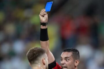 Cartão azul? Saiba mais sobre a possível novidade do futebol mundial