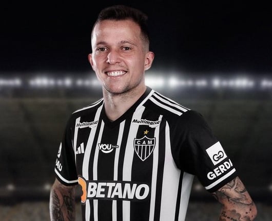 Atlético-MG confirma retorno do atacante Bernard no meio do ano