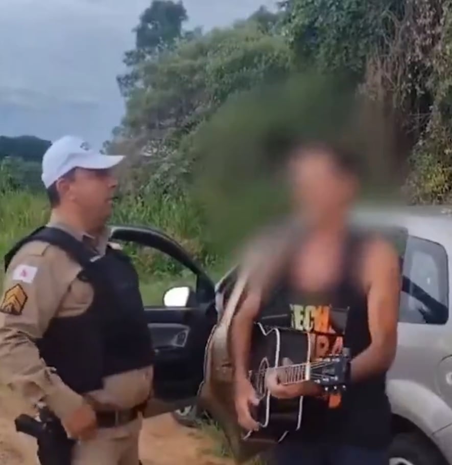 Vídeo: homem com sinais de embriaguez canta “Dormi na praça” para policial em MG