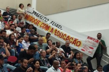 Sindicato dos Trabalhadores da Educação de BH aprova greve da categoria