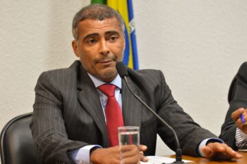 Jair Renan Bolsonaro cobra de Romário assinatura para impeachment de Moraes