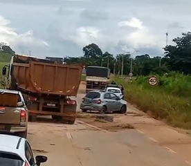 BR-381: caminhão tomba em Nova União e causa um óbito