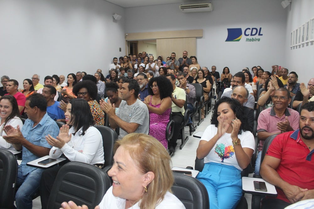 Acompanhado do deputado federal Fred Costa, Marco Antônio Gomes assume a presidência do PRD Itabira