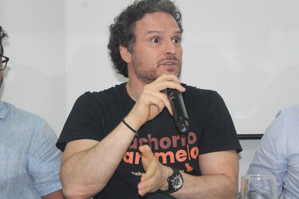 Acompanhado do deputado federal Fred Costa, Marco Antônio Gomes assume a presidência do PRD Itabira