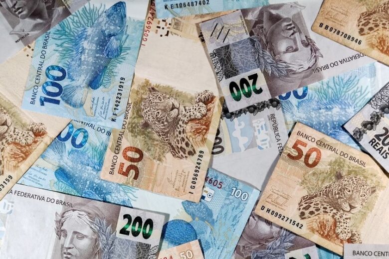 Renda dos 10% mais ricos do Brasil é 14,4 vezes superior à dos 40% mais pobres