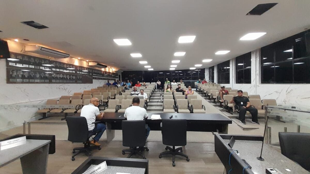 Em assembleia, servidores itabiranos reivindicam reajuste salarial de 20% em 2024