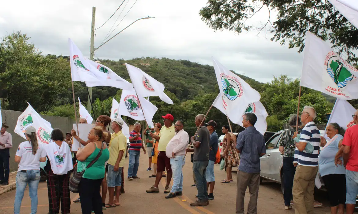 “Lama invisível” de barragem destruiu projetos de vida em cidade de MG