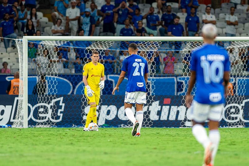 Goleiro Rafael Cabral negocia saída do Cruzeiro; Santos é o possível destino