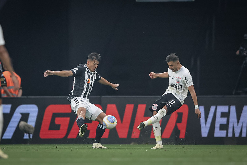 Com um a menos, Atlético empata com o Corinthians pela primeira rodada do Brasileirão