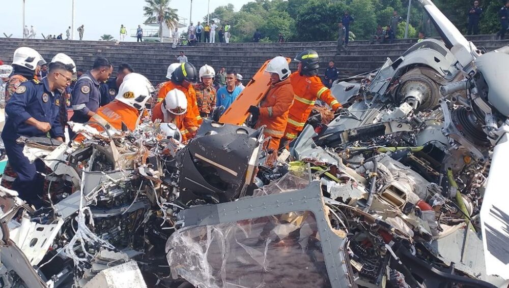 Colisão entre helicópteros militares deixa dez mortos na Malásia