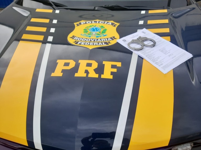 Estuprador com mandado de prisão em aberto é preso pela PRF na BR-381, em Sabará