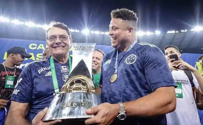 Ronaldo avança em venda da SAF do Cruzeiro a dono de rede de supermercados em Minas