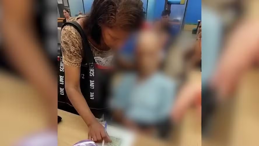 Decisão judicial mantém prisão de mulher que levou idoso morto a banco