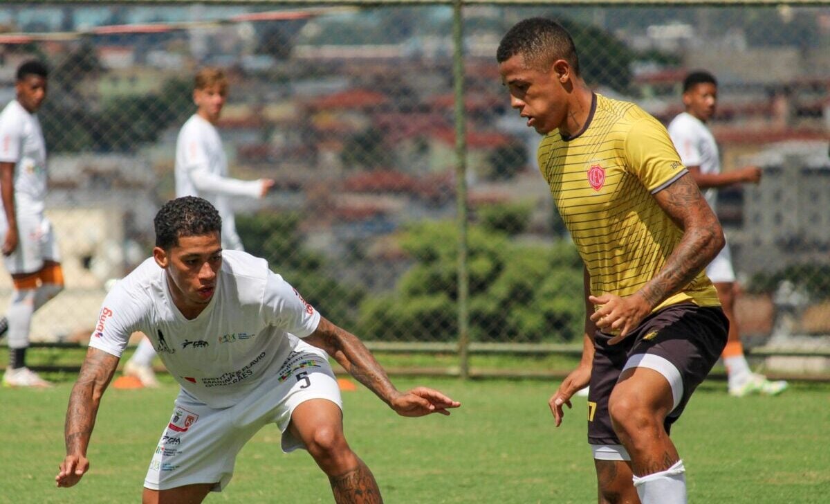 Sob olhares de empresários e dirigentes, Valério empata com Coimbra em jogo-treino 
