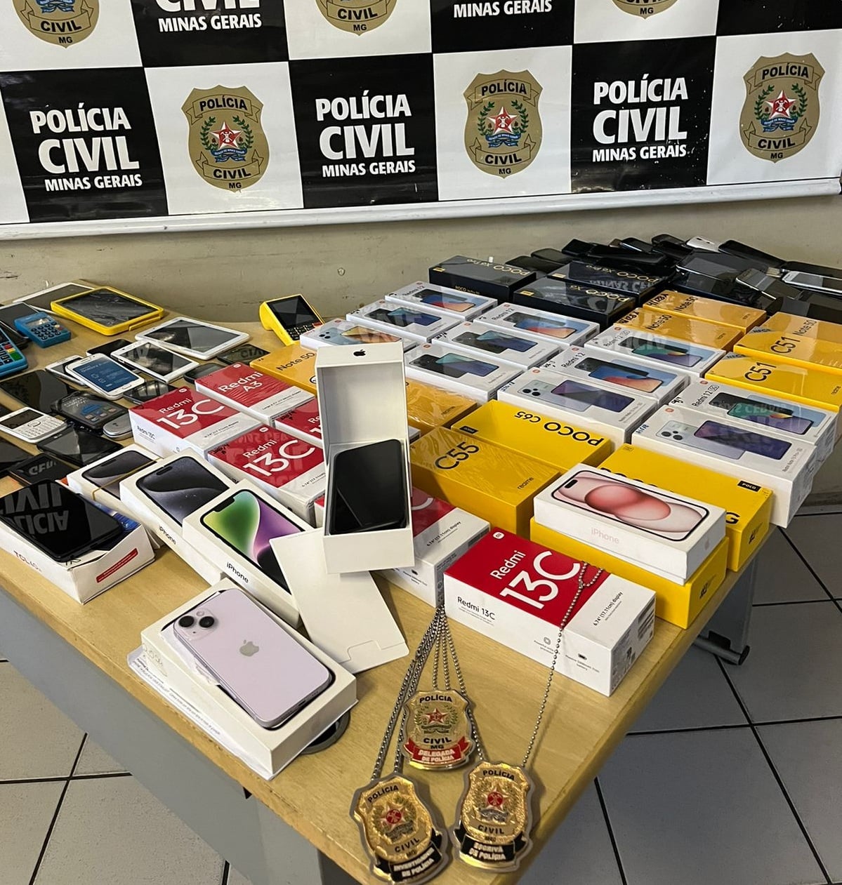 Suspeitos são presos por receptação em shopping popular de BH