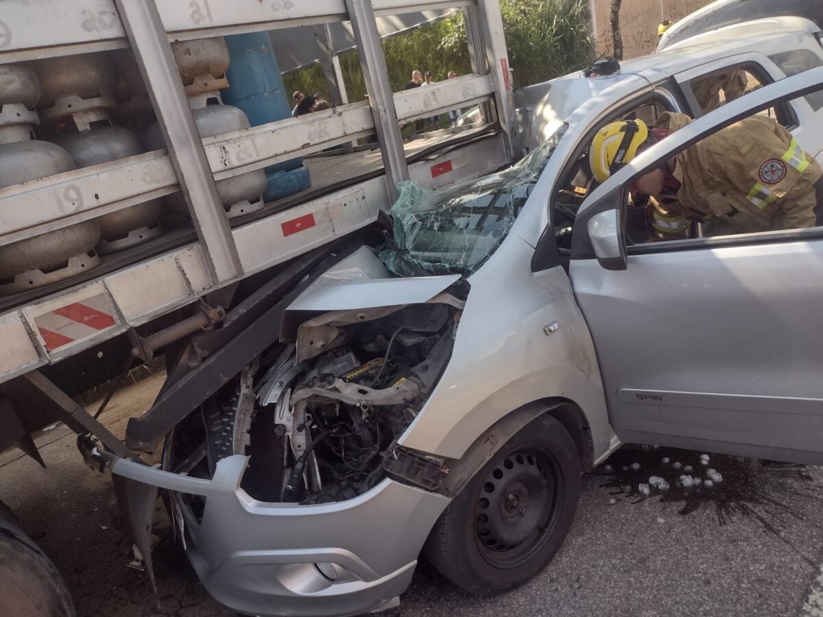 Uma adolescente e uma criança ficam feridas após acidente em BH