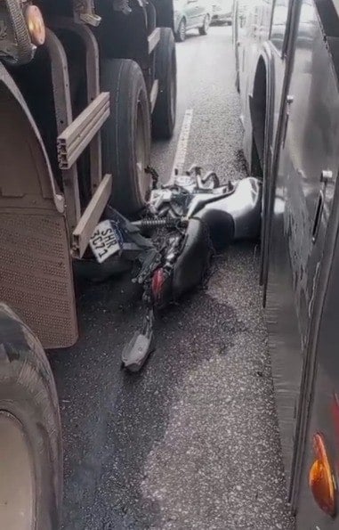 Caminhão, moto e ônibus colidem em frente à estação São Gabriel em BH