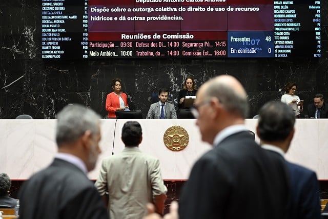 Deputados aprovam reajustes salariais de servidores do MP, TJMG, TCE e Defensoria Pública em 2º turno