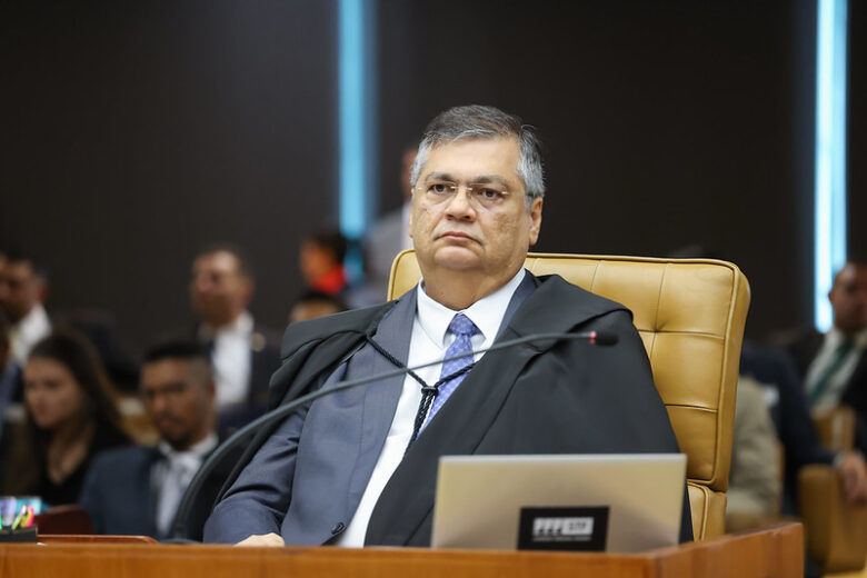 Flávio Dino impede que bancos brasileiros sancionem Alexandre de Moraes