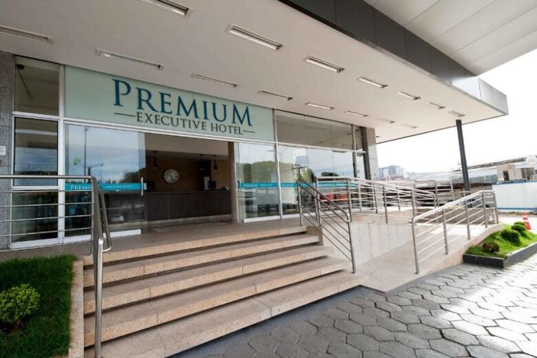 Procurando emprego? Padaria Família Pires e Premium Executive Hotel oferecem vagas em Itabira