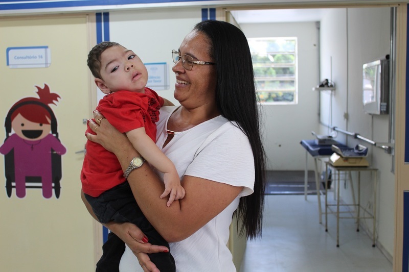 Mães raras mostram rotina de dedicação e amor aos filhos