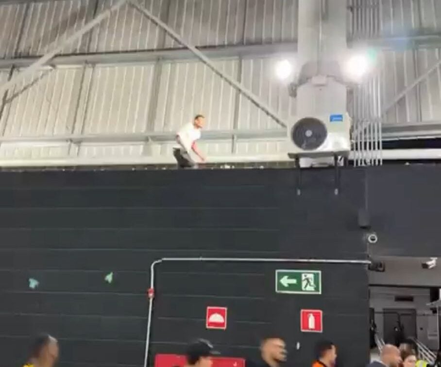 Atleticano que invadiu o setor visitante da Arena MRV é indiciado pela Polícia Civil