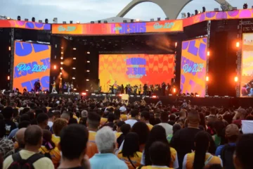 Fiéis lotam a Praça da Apoteose para participar da Marcha para Jesus