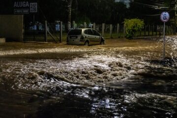 Porto Alegre está sob temporal e alagamentos generalizados