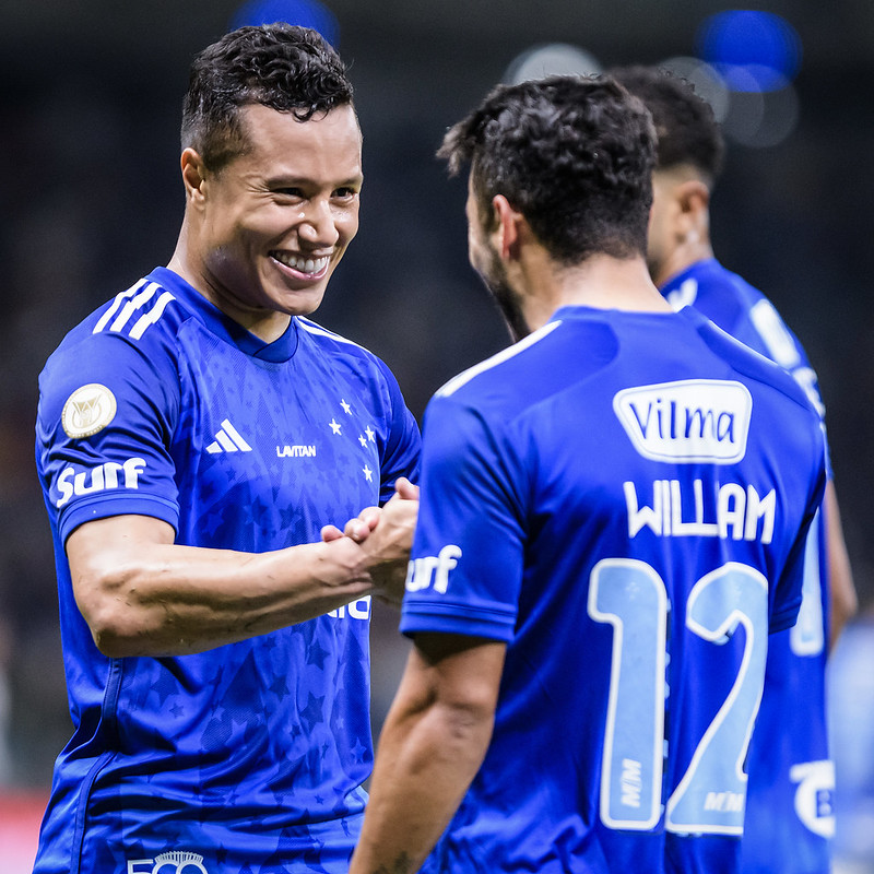 Cruzeiro enfrenta o Flamengo no Maracanã neste domingo; Caraça FM transmite a partida