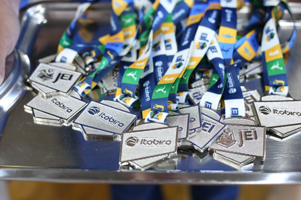 Jogos Escolares Itabiranos entregam mais de 800 medalhas para alunos do município