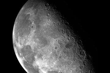 Sonda espacial chinesa pousa com sucesso em lado oculto da lua
