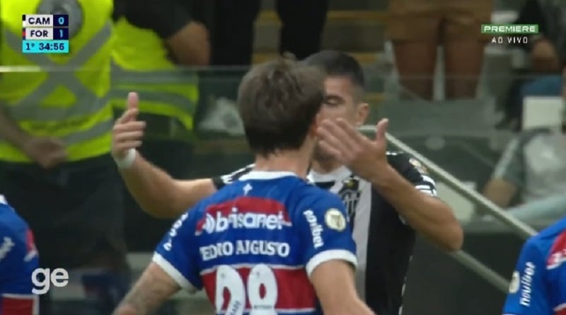 Jogador do Fortaleza acusa meia Battaglia, do Atlético, de racismo em jogo do Brasileirão