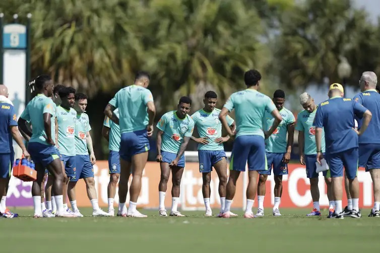Seleção brasileira encara México em amistoso neste sábado nos EUA