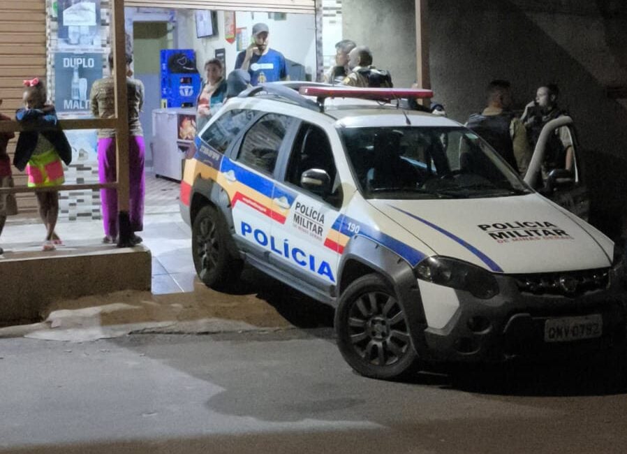 Urgente: briga em bar termina com uma pessoa baleada e dois detidos no bairro Santa Marta, em Itabira