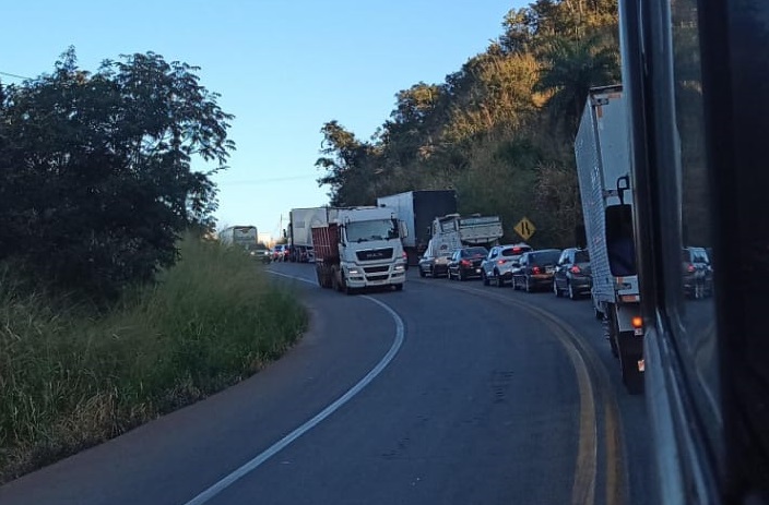Nesta quarta-feira, BR-381 volta a registrar congestionamento na Região Metropolitana de Belo Horizonte