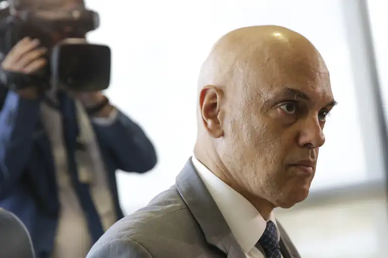 Moraes mantém decreto de Lula sobre IOF