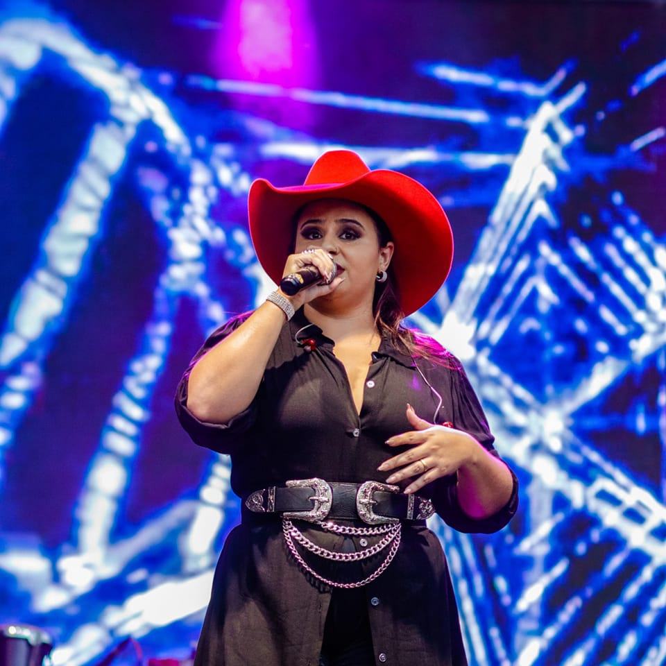 Carol Muniz se apresenta no 3º Arraiá do Clube Real neste sábado; saiba mais
