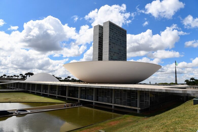 Governo publica decreto de programação orçamentária detalhando bloqueio de R$ 17,6 bi
